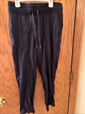 Women’s lululemon studio dance pants, cropped,  Black size 6